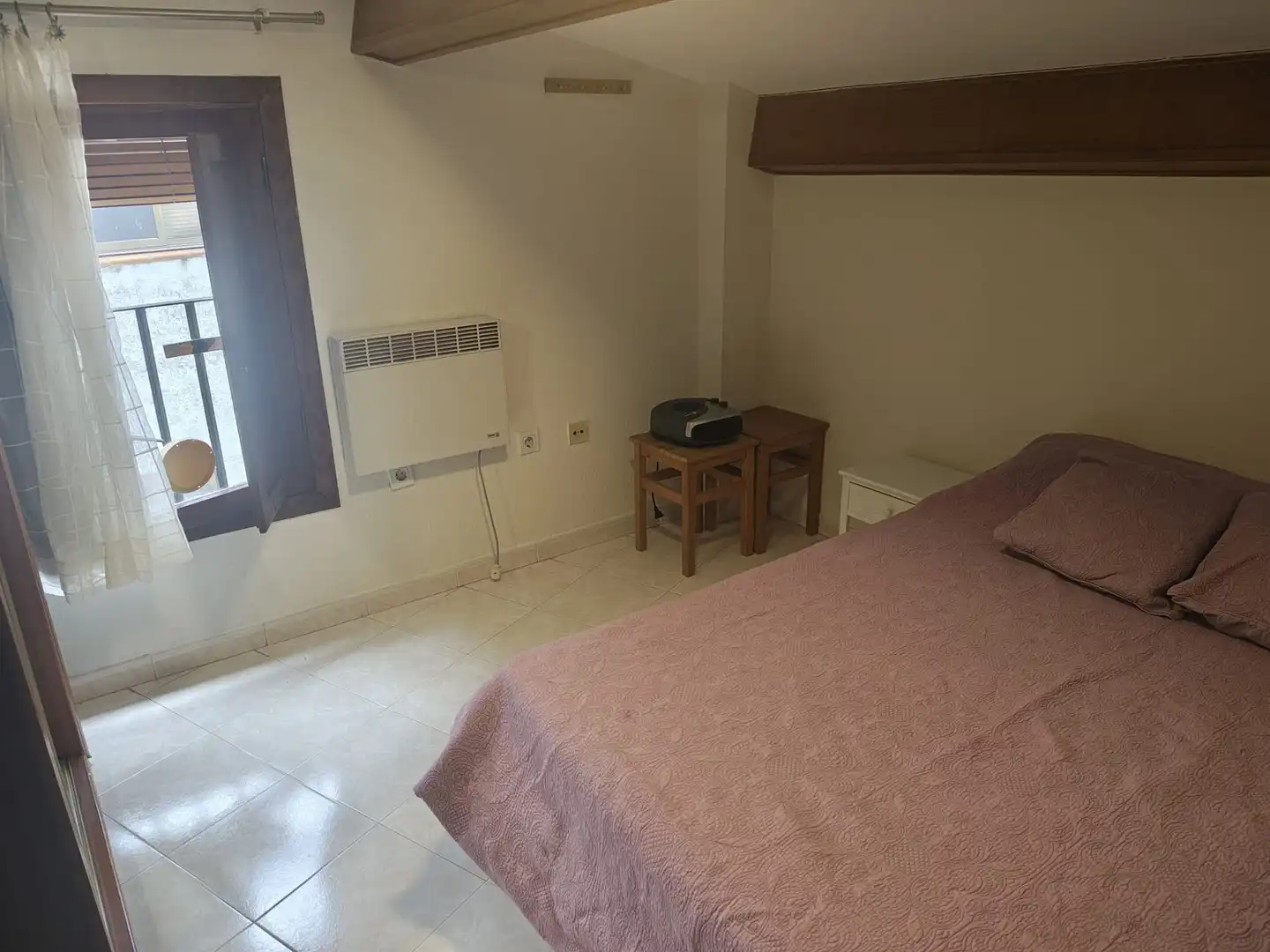 Habitación de Apartamento de alquiler en Cáceres con Calefacción y Piscina comunitaria