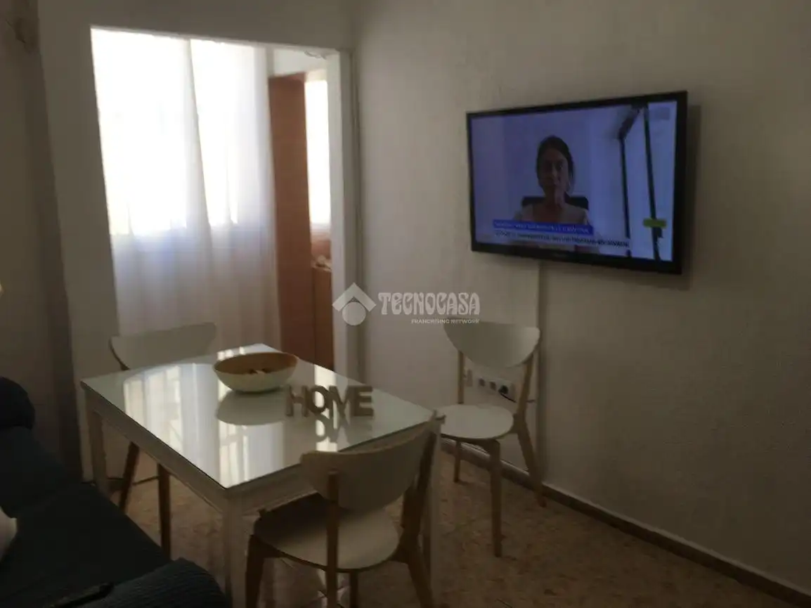 Living room of Flat for sale in Sevilla  with Air Conditioner and Balcony