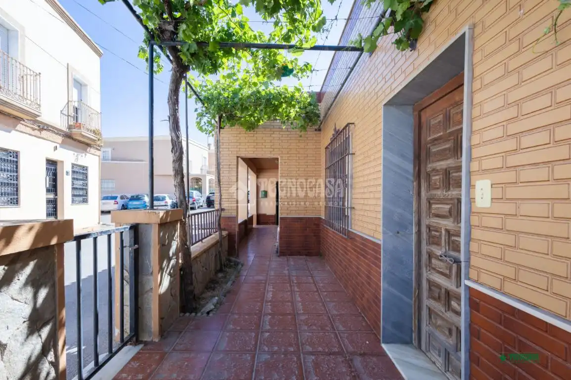 Vista exterior de Casa adosada en venta en Almería
