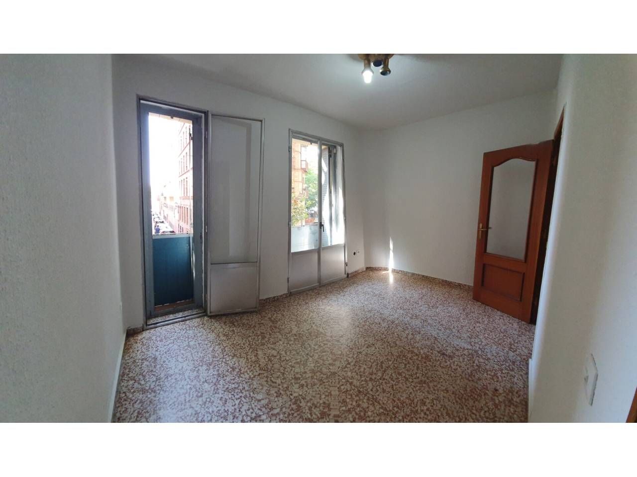 Habitación de Piso en venta en  Madrid Capital con Calefacción y Amueblado
