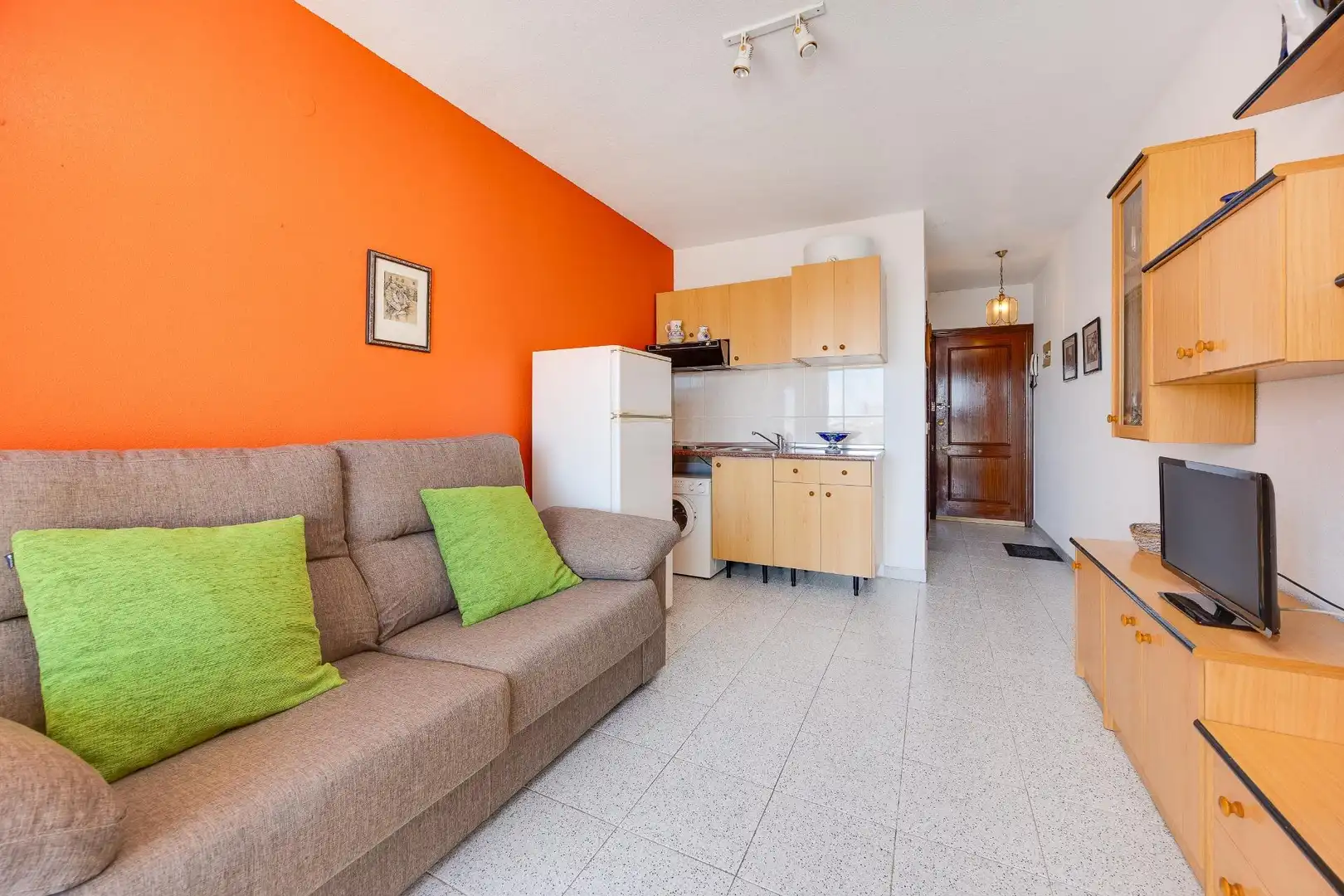 Sala de estar de Estudio en venta en Torrevieja con Terraza, Amueblado y Balcón