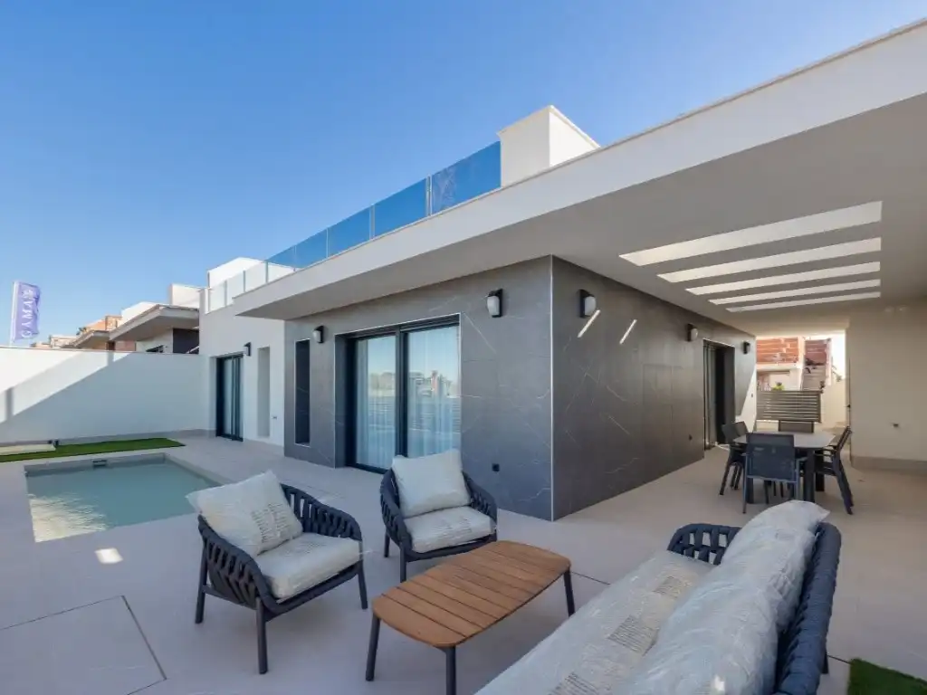 Haus mit Pool zum Verkauf in Nueva Torrevieja - Aguas Nuevas