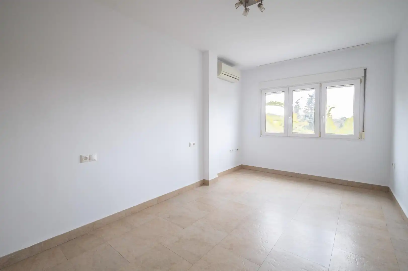 Habitación de Piso en venta en Granada con Aire acondicionado y Calefacción