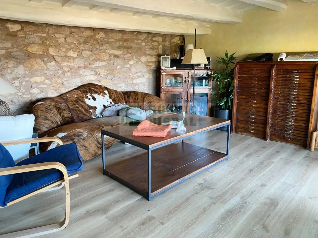 Sala d'estar de Finca rústica en venda en Forallac amb Aire condicionat, Calefacció i Terrassa