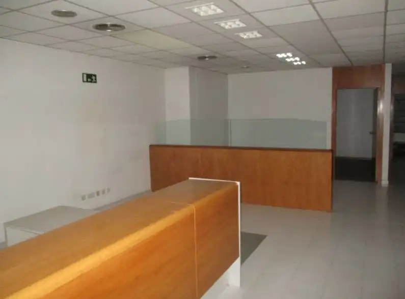Local commercial à louer à Av Cataluña, imagen 4