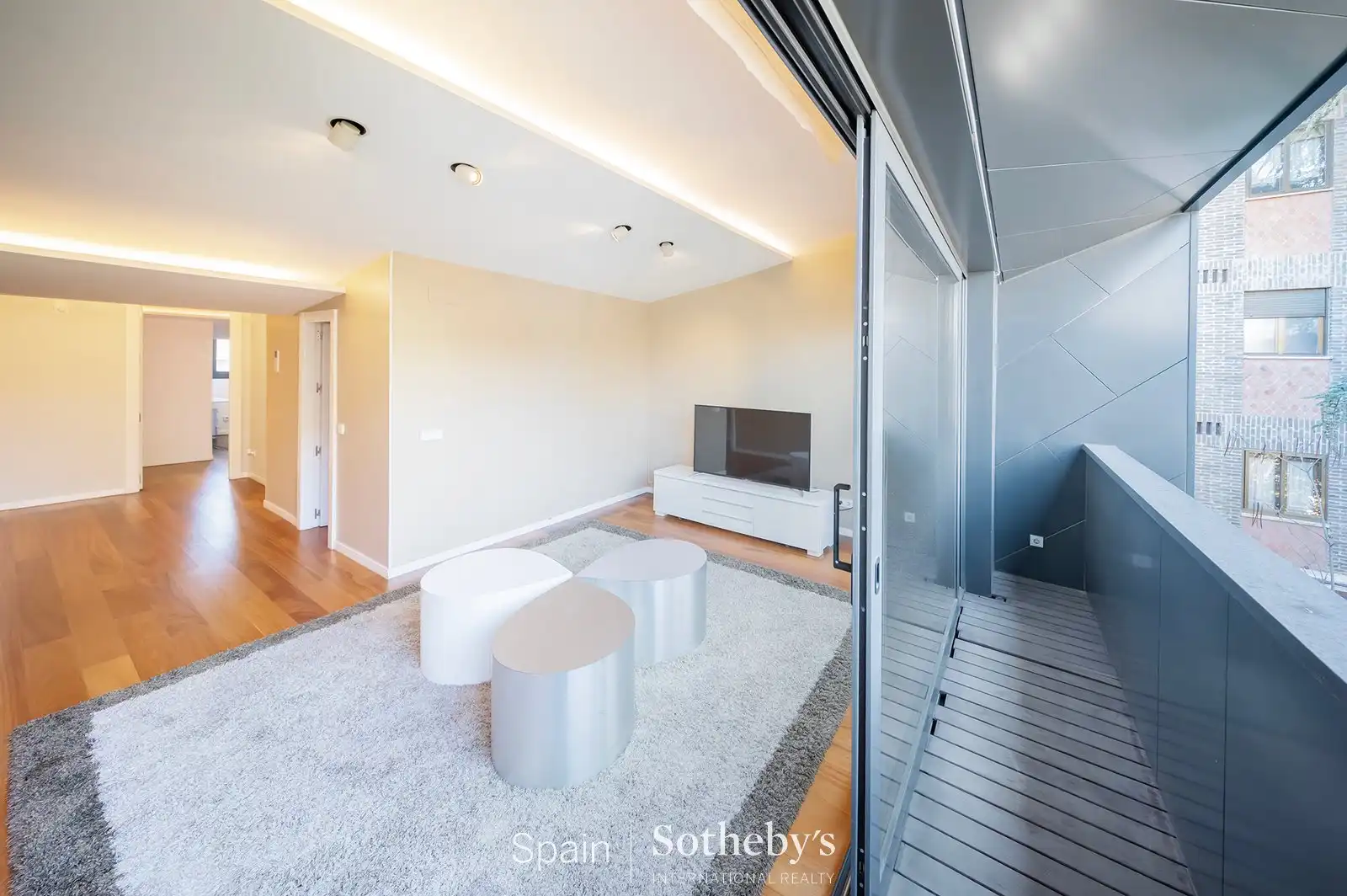 Sala d'estar de Casa o xalet en venda en Madrid amb Aire condicionat, Calefacció i Jardí privat