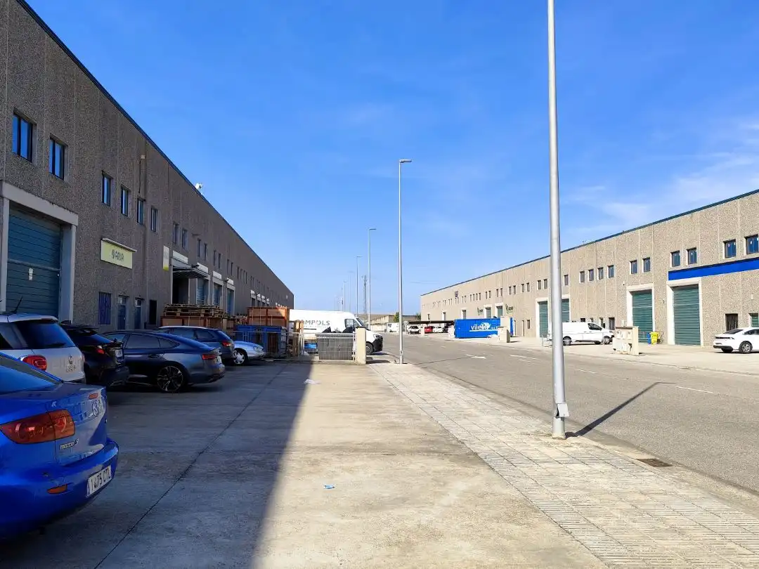 Exterior view of Commercial properties for rent in Alcarràs