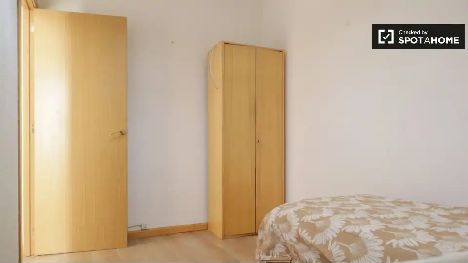 Habitación de Piso de alquiler en Madrid con Aire acondicionado, Calefacción y Amueblado
