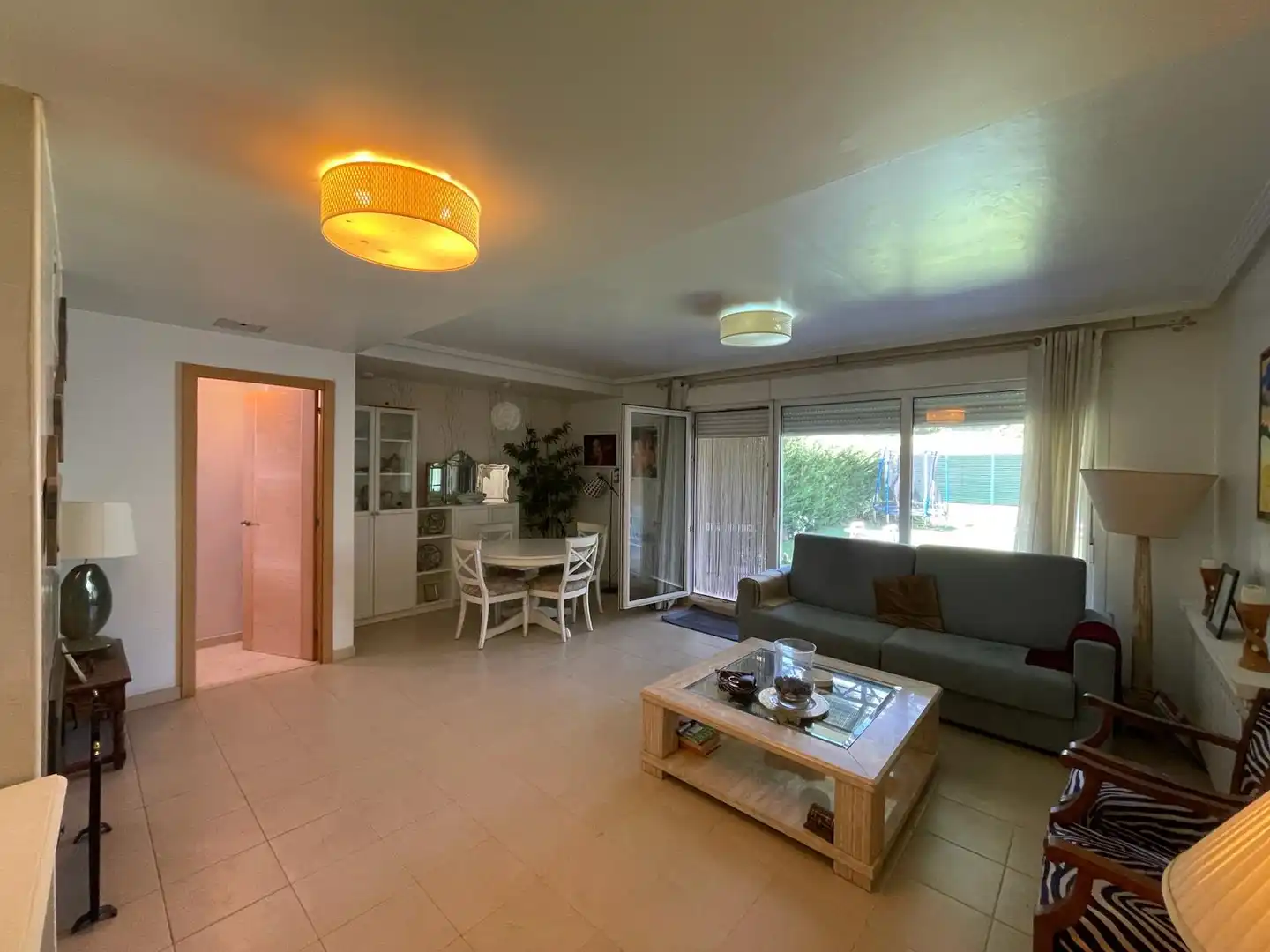 Sala de estar de Casa adosada en venta en San Leonardo de Yagüe con Calefacción, Jardín privado y Parquet