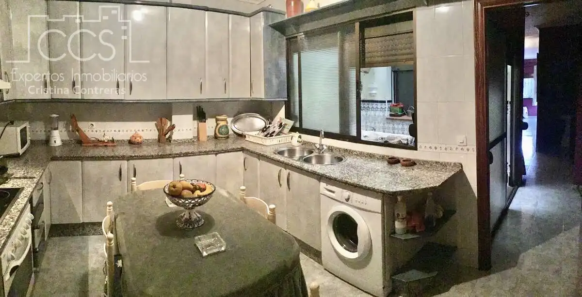 Kitchen of Single-family semi-detached for sale in  Sevilla Capital  with Air Conditioner, Terrace and Storage room