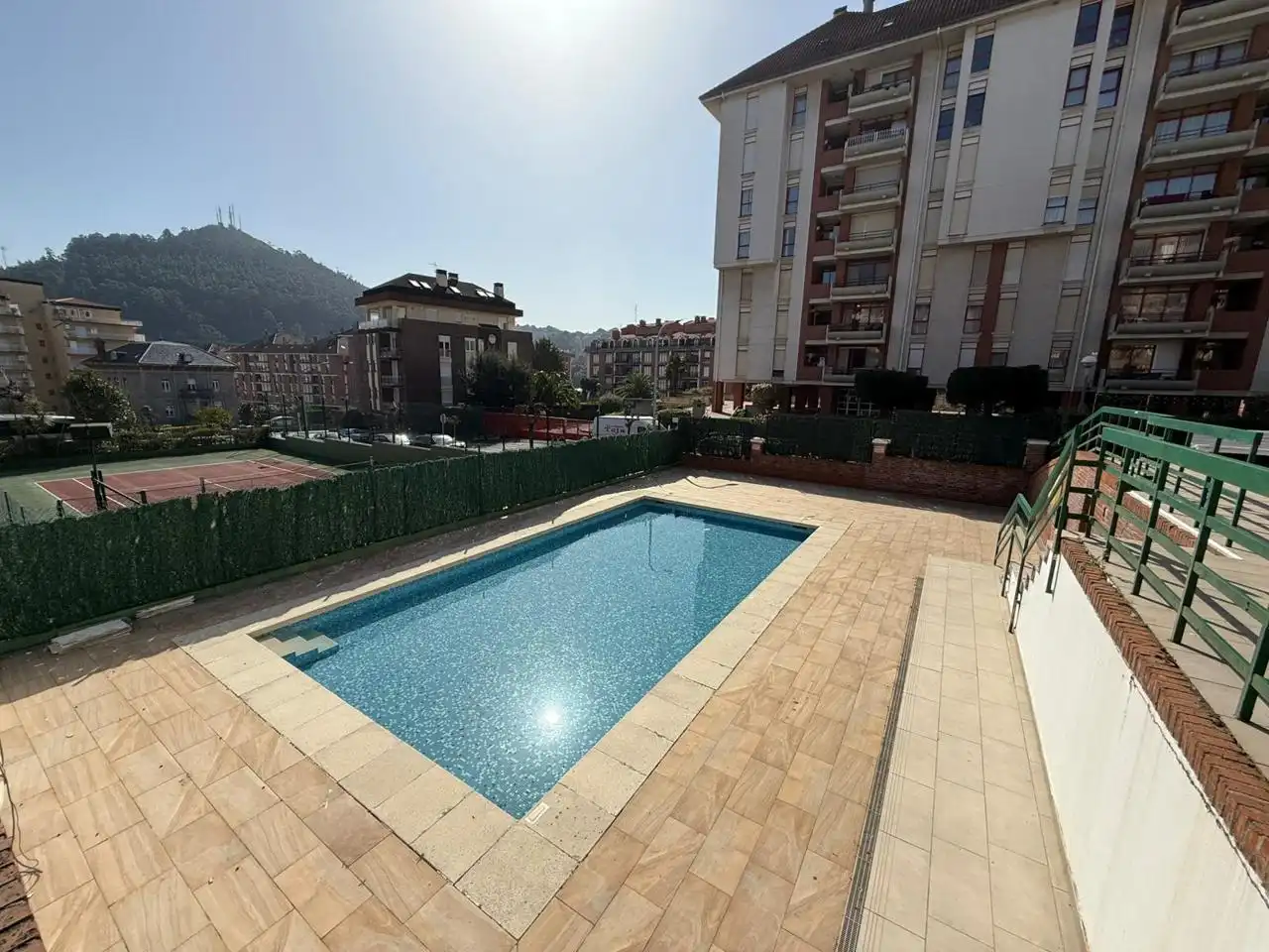 Piscina de Pis en venda en Castro-Urdiales amb Calefacció, Parquet i Terrassa