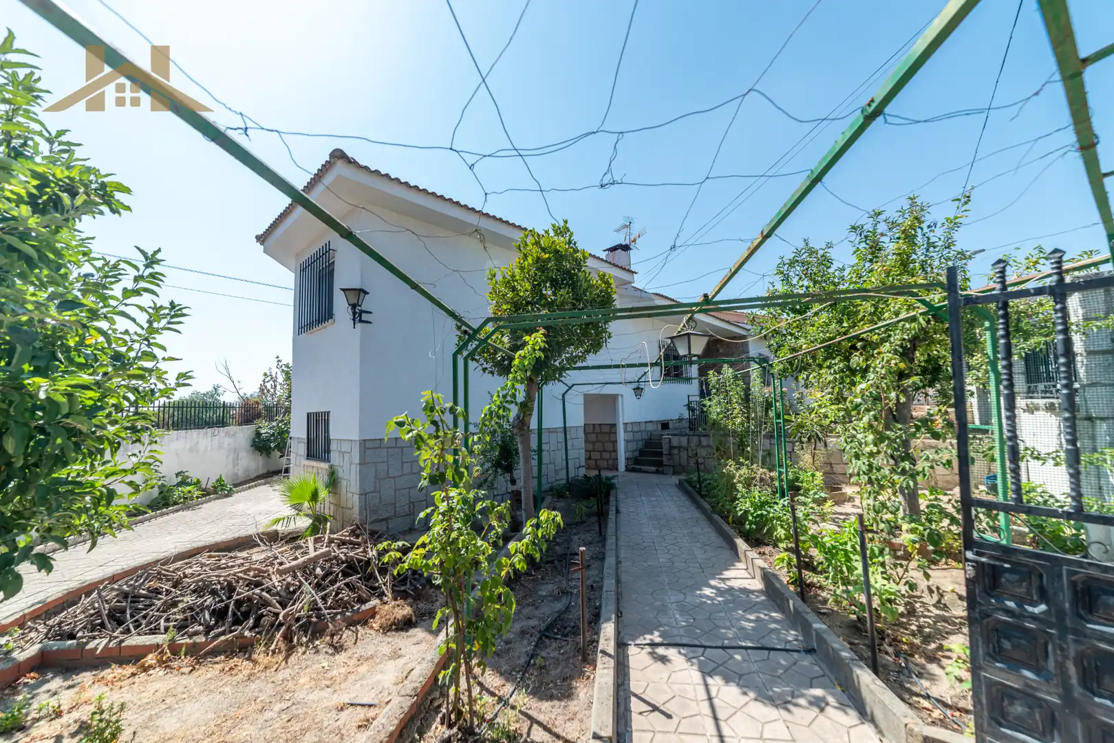 Vista exterior de Casa adosada en venta en Villa del Prado con Aire acondicionado, Jardín privado y Piscina
