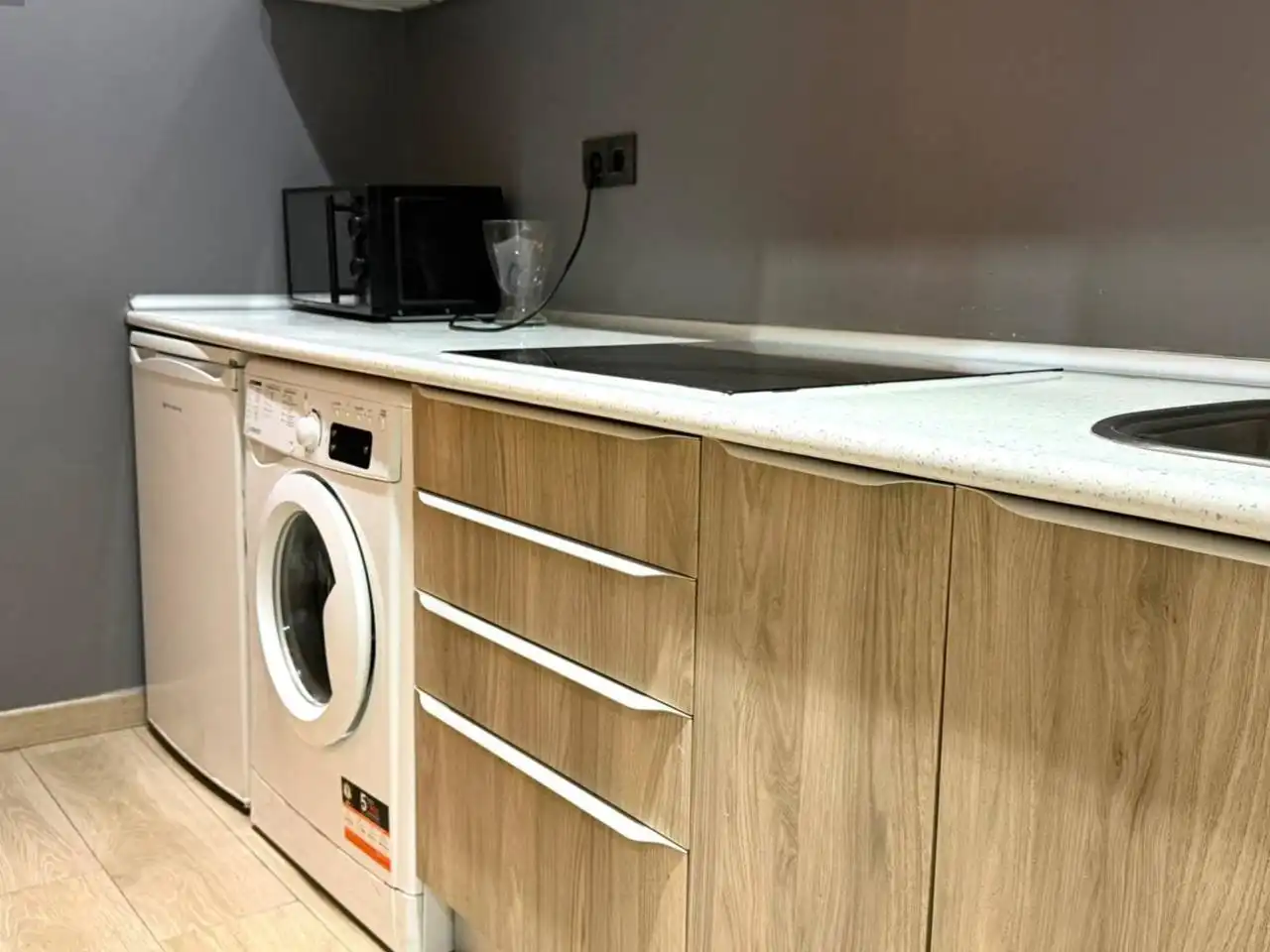 Cuina de Pis de lloguer en Barcelona amb Aire condicionat, Calefacció i Moblat