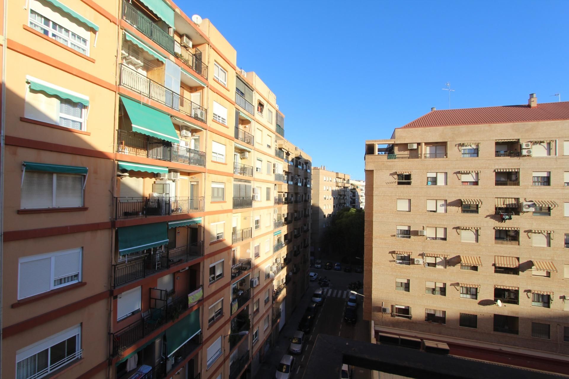 Vista exterior de Pis en venda en  Valencia Capital amb Balcó