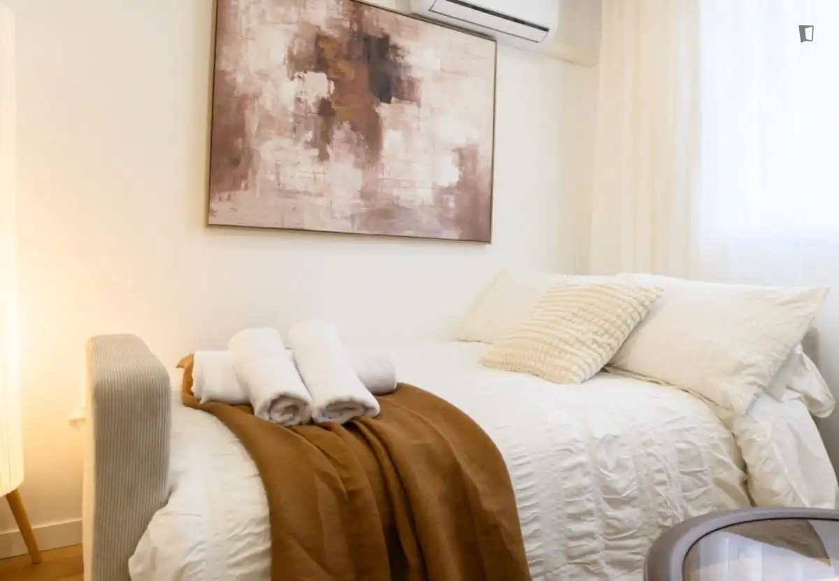 Habitación de Apartamento de alquiler en Madrid con Aire acondicionado, Calefacción y Amueblado