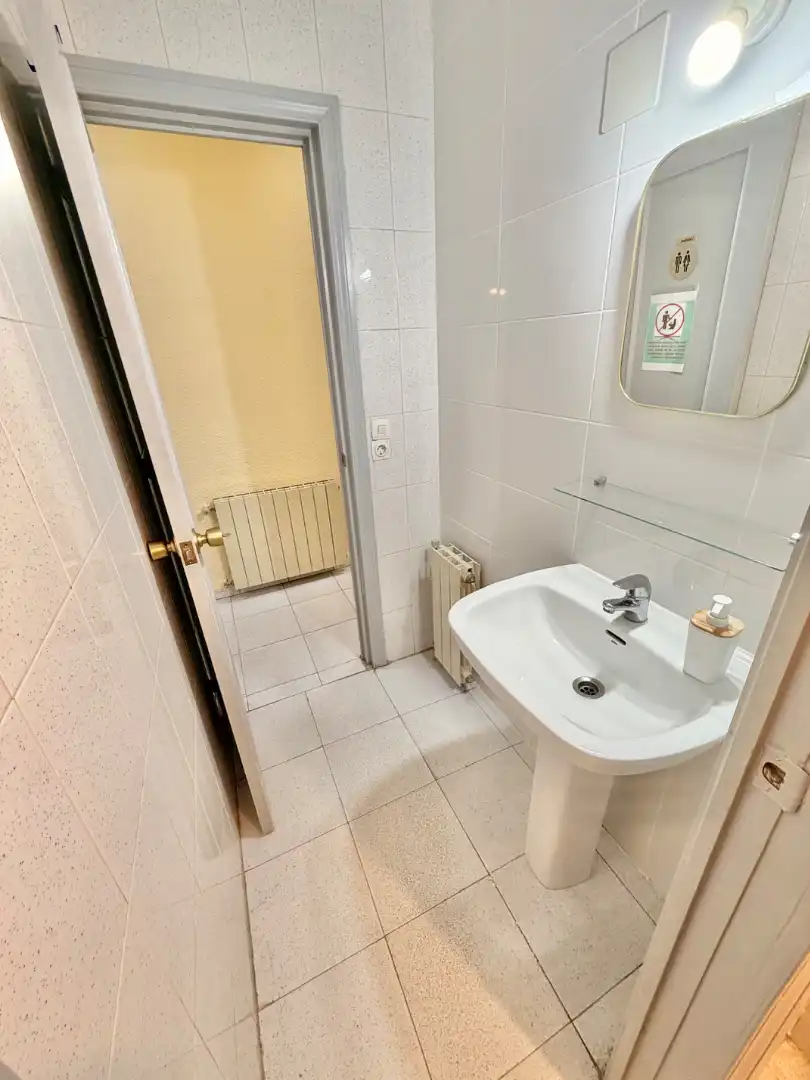 Baño de Local en venta en Madrid con Aire acondicionado y Calefacción