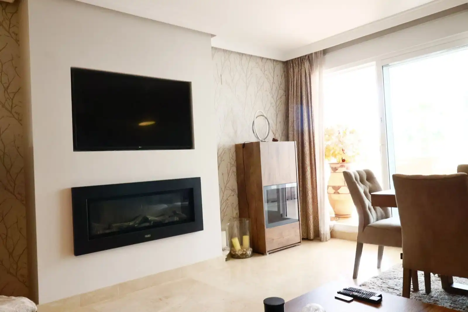 Sala d'estar de Apartament en venda en Estepona amb Aire condicionat, Terrassa i Traster