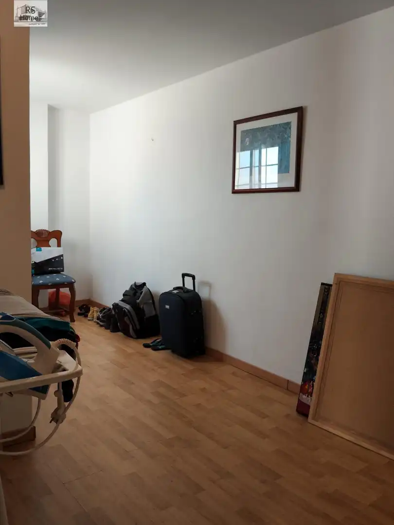 Habitación de Ático en venta en La Pobla de Vallbona con Aire acondicionado, Terraza y Balcón