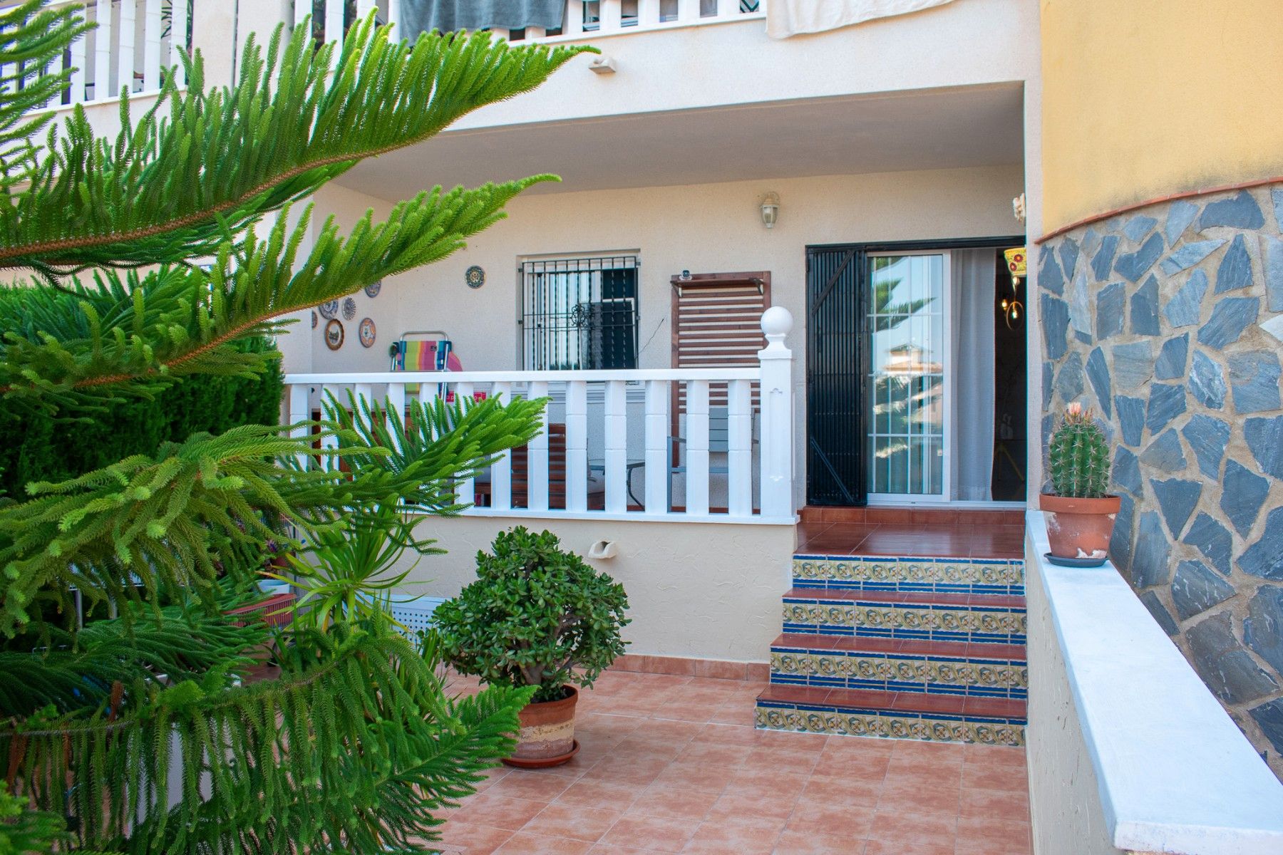 Vista exterior de Planta baja en venta en Orihuela con Aire acondicionado, Calefacción y Jardín privado