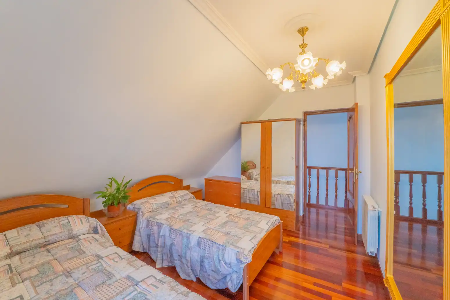 Bedroom of Houses for sale in Cueto