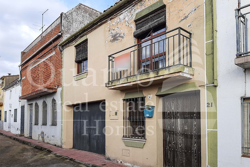 Vista exterior de Casa adosada en venta en Madroñera con Terraza