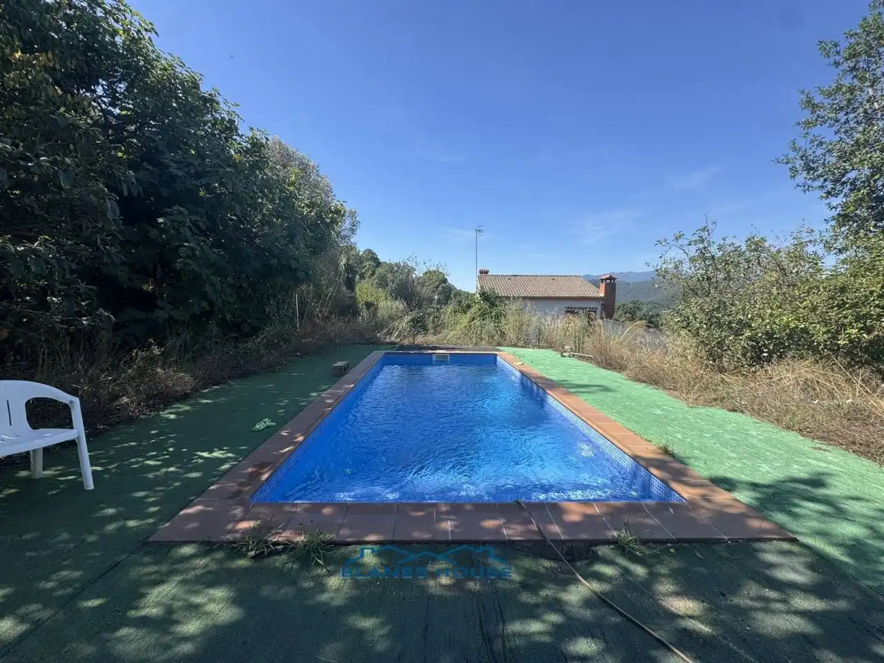 Casa con piscina en venta en Avenida Argimont 0