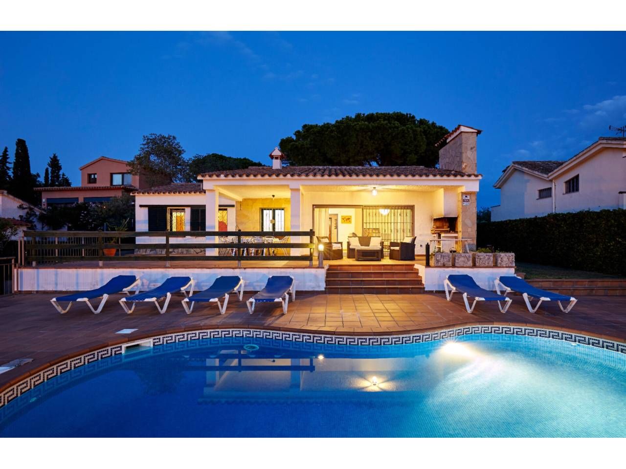 Vista exterior de Casa o xalet en venda en Lloret de Mar amb Aire condicionat, Jardí privat i Terrassa