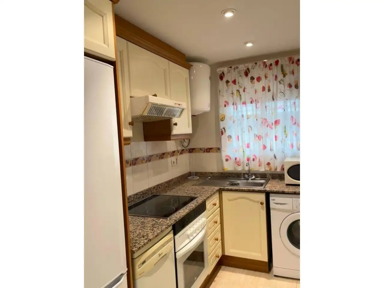 Kitchen of Flat for sale in Oropesa del Mar / Orpesa  with Air Conditioner, Terrace and Storage room