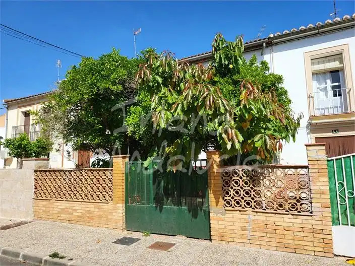 Vista exterior de Casa adosada en venta en Antequera con Trastero