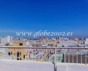 Vista exterior de Àtic en venda en San Fernando amb Terrassa