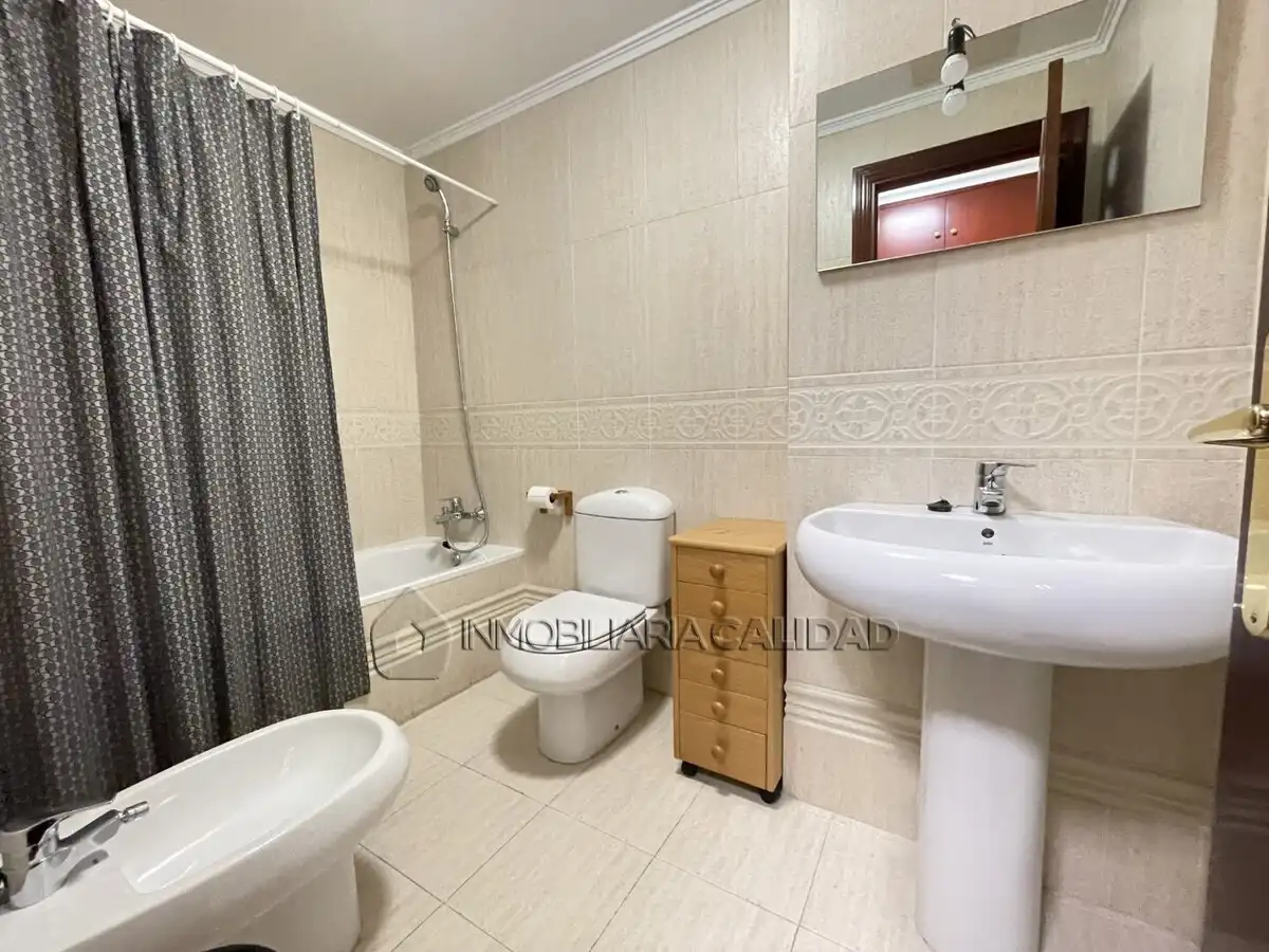 Bathroom of Flat for rent in Burgos  with Heating and Furnished