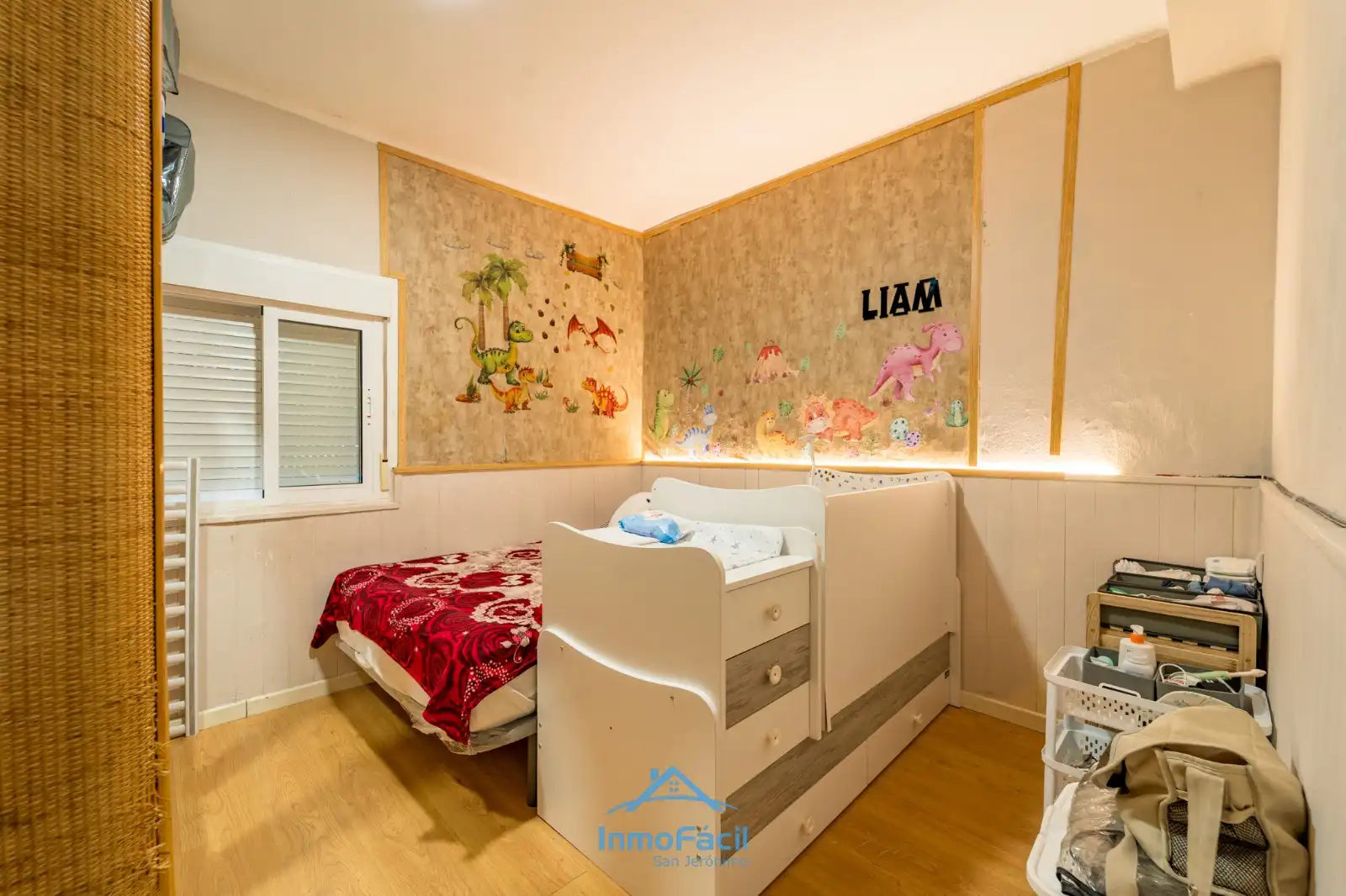Bedroom of Flat for sale in Sevilla  with Air Conditioner and Furnished