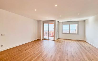 Sala d'estar de Àtic en venda en L'Hospitalet de Llobregat amb Aire condicionat, Calefacció i Parquet