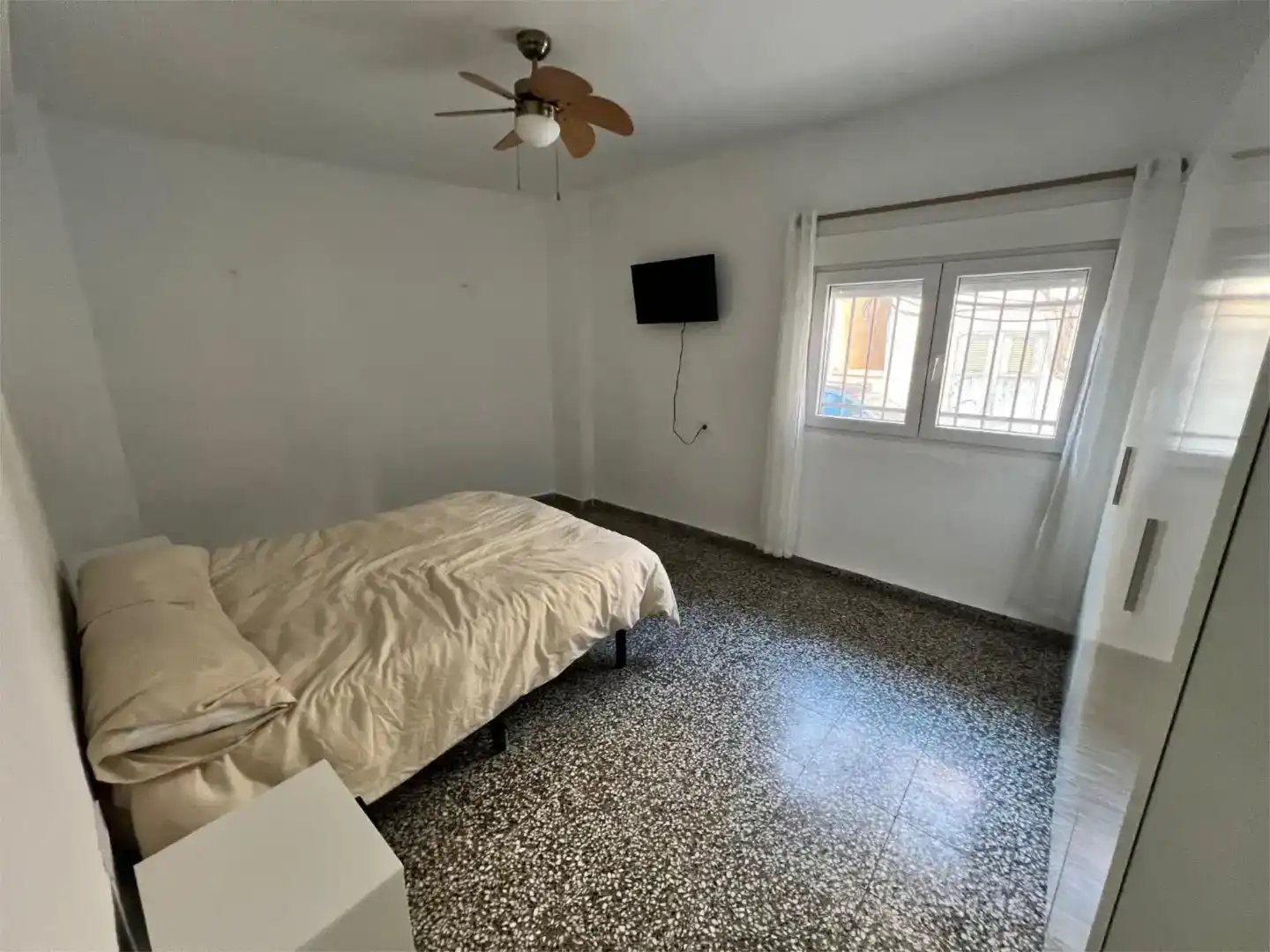 Schlafzimmer von Wohnung zur Miete in Xirivella mit Möbliert, Waschmaschine und Mikrowelle