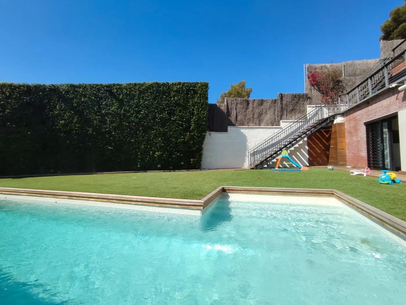 Swimming pool of Houses for sale in Castelldefels  with Air Conditioner, Heating and Private garden