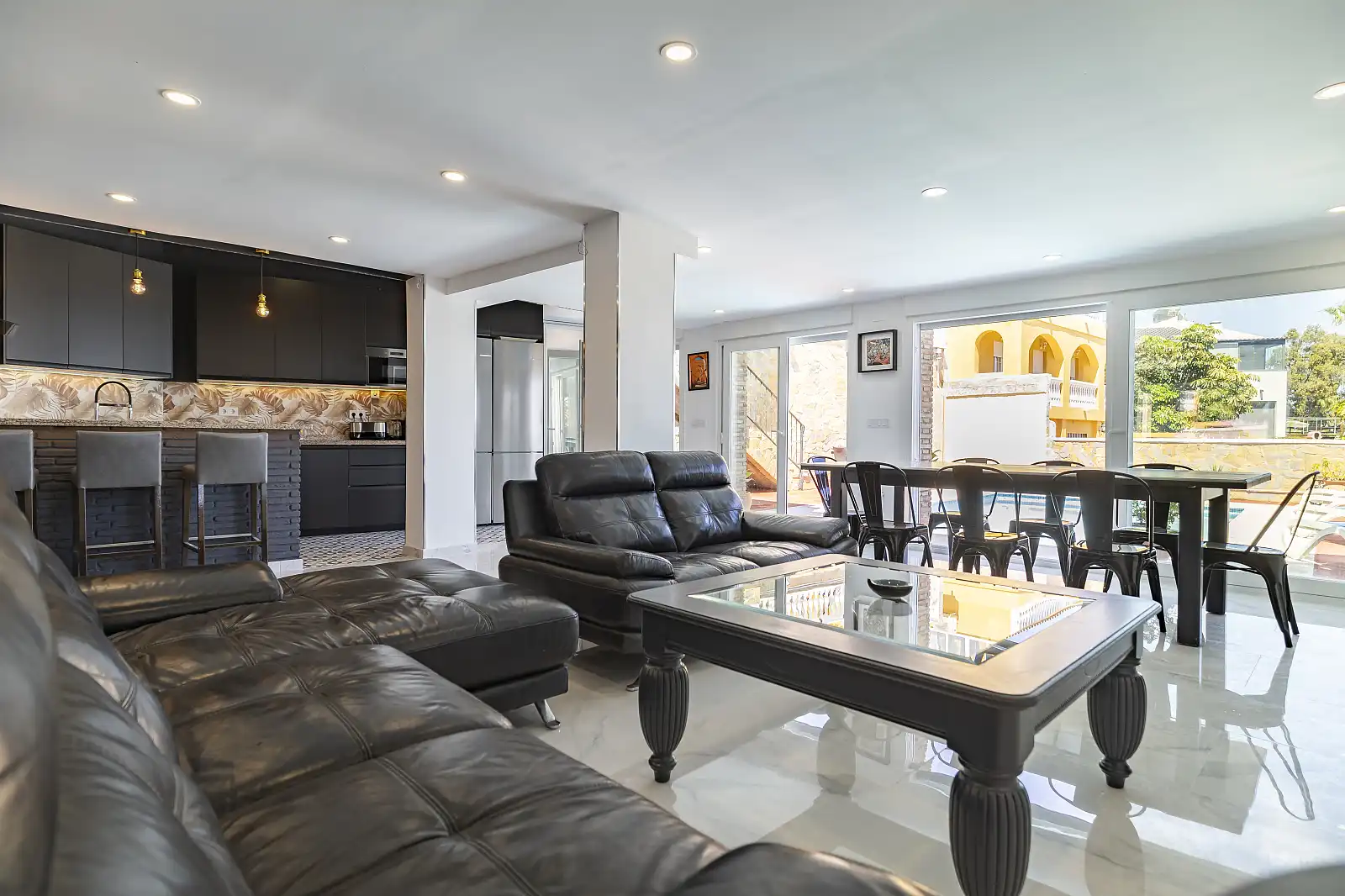 Living room of Houses for sale in Benalmádena  with Air Conditioner, Terrace and Swimming Pool