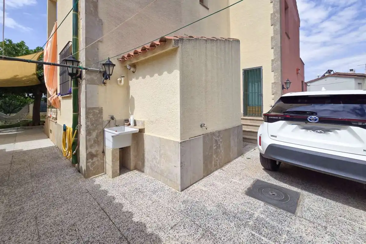 Vista exterior de Casa o xalet en venda en Roses amb Jardí privat