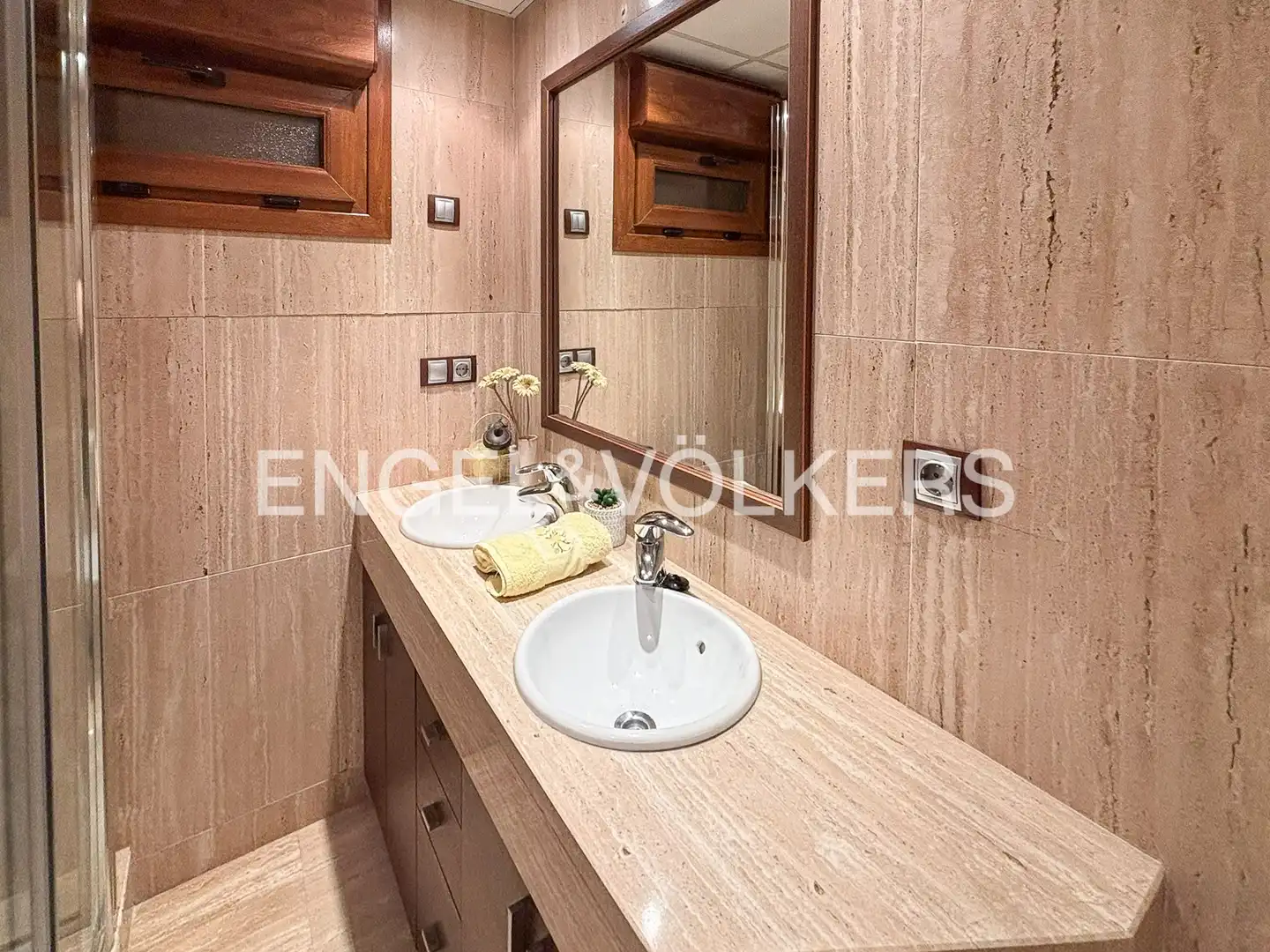 Baño de Casa adosada en venta en Las Rozas de Madrid con Aire acondicionado, Calefacción y Jardín privado