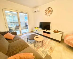 Sala d'estar de Apartament de lloguer en Torrevieja amb Aire condicionat i Balcó