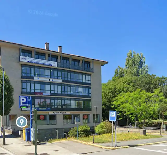 Vista exterior de Oficina de alquiler en Santiago de Compostela  con Alarma