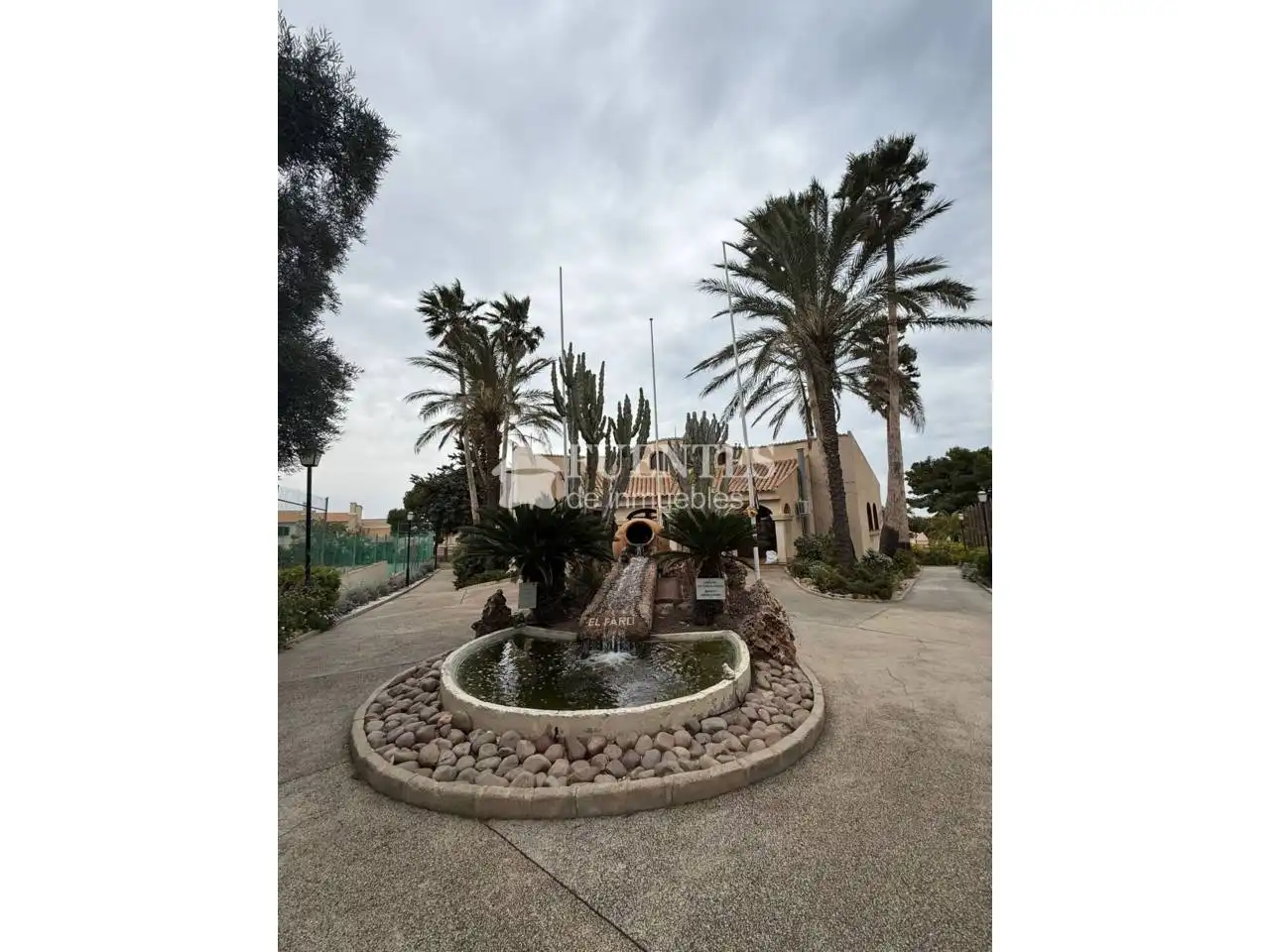 Vista exterior de Casa o xalet en venda en Santa Pola amb Aire condicionat, Jardí privat i Terrassa