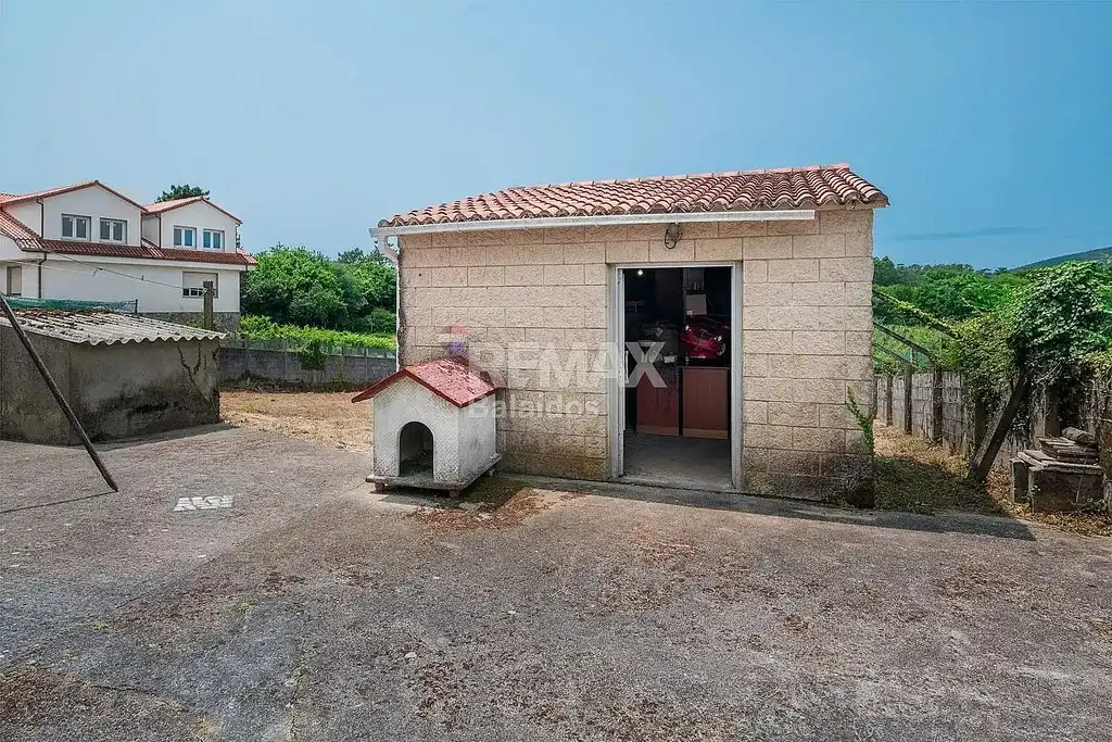 Vista exterior de Casa o xalet en venda en A Pobra do Caramiñal amb Calefacció, Jardí privat i Parquet