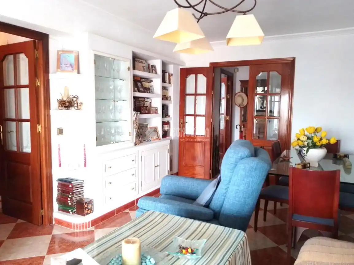 Sala de estar de Piso en venta en Sevilla con Aire acondicionado, Terraza y Amueblado