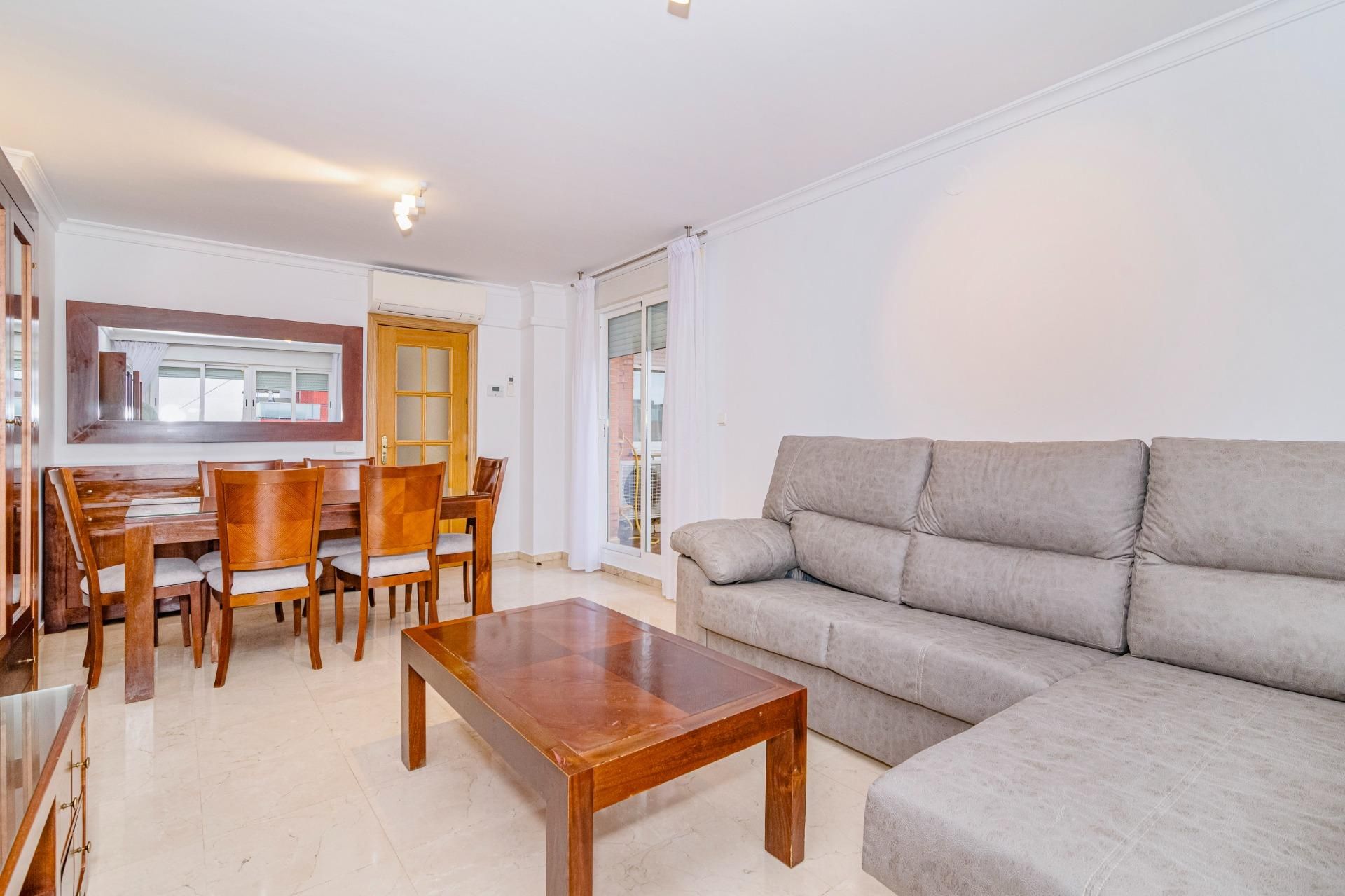Living room of Flat to rent in  Granada Capital  with Air Conditioner, Heating and Terrace