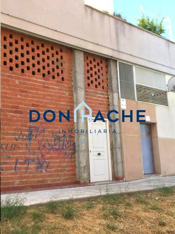 Local comercial en Venta en Calle Juan Antonio de Vera Zuñiga y Figueroa Conde, 30 en Sur