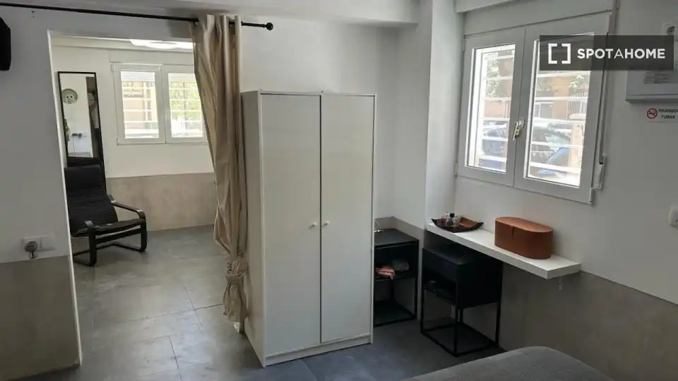 Bedroom of Flat for rent in Valencia  with Air Conditioner, Heating and Furnished