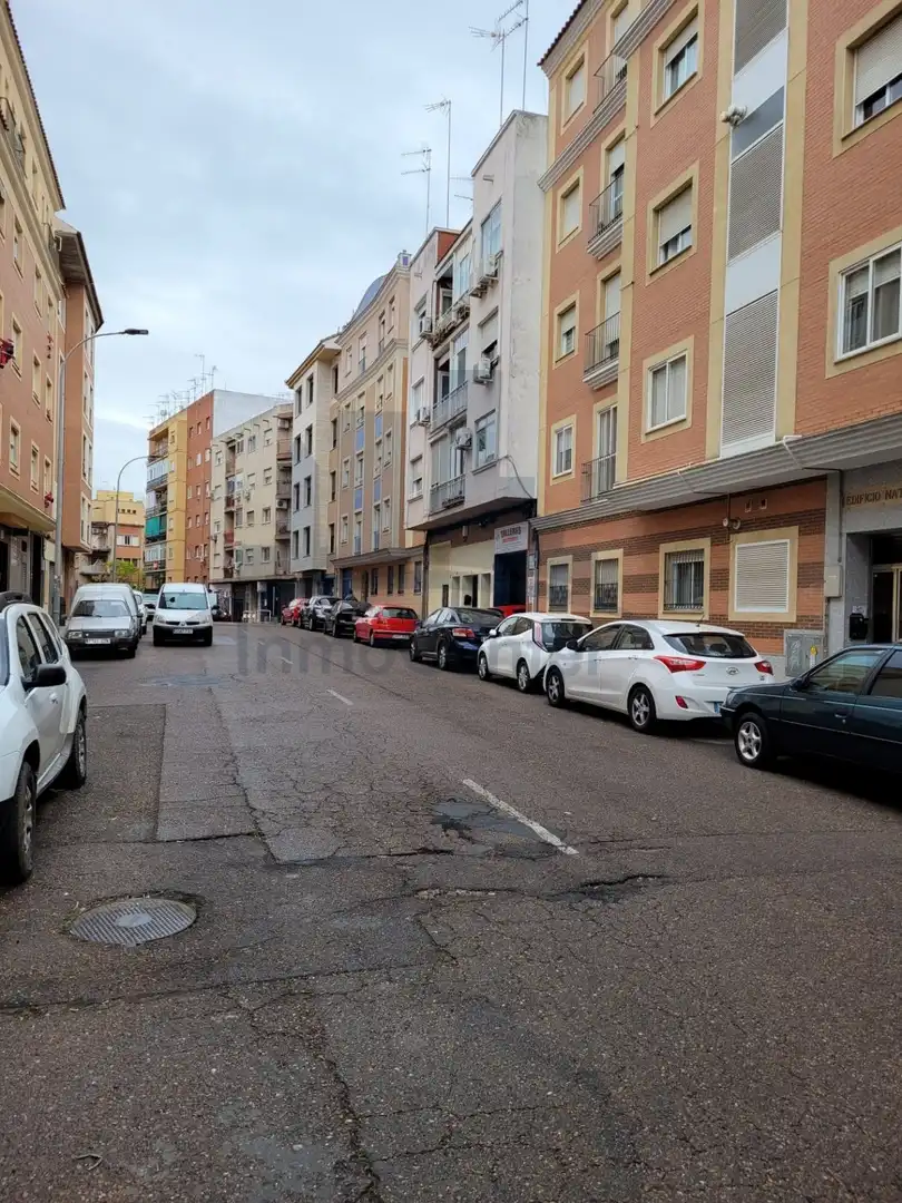 Parking de Piso de alquiler en Badajoz con Terraza y Amueblado