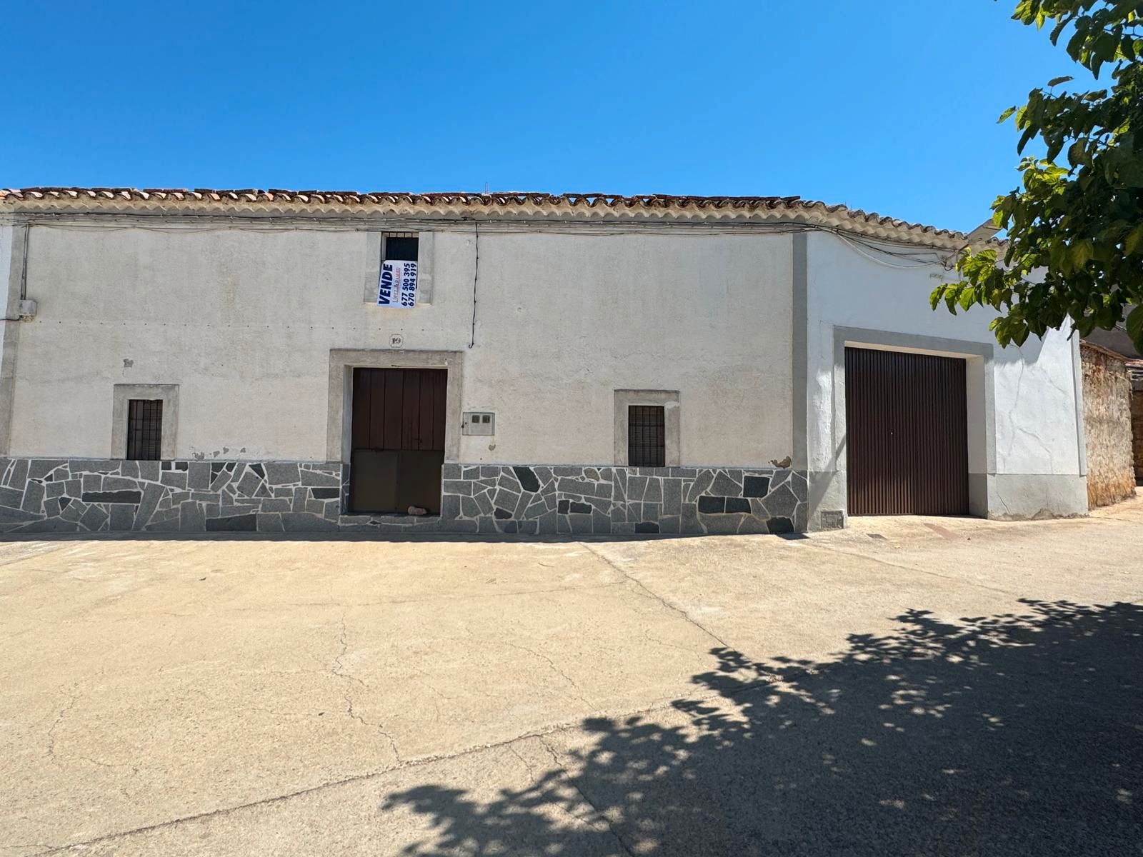 Vista exterior de Casa o xalet en venda en Benquerencia de la Serena amb Traster i Moblat