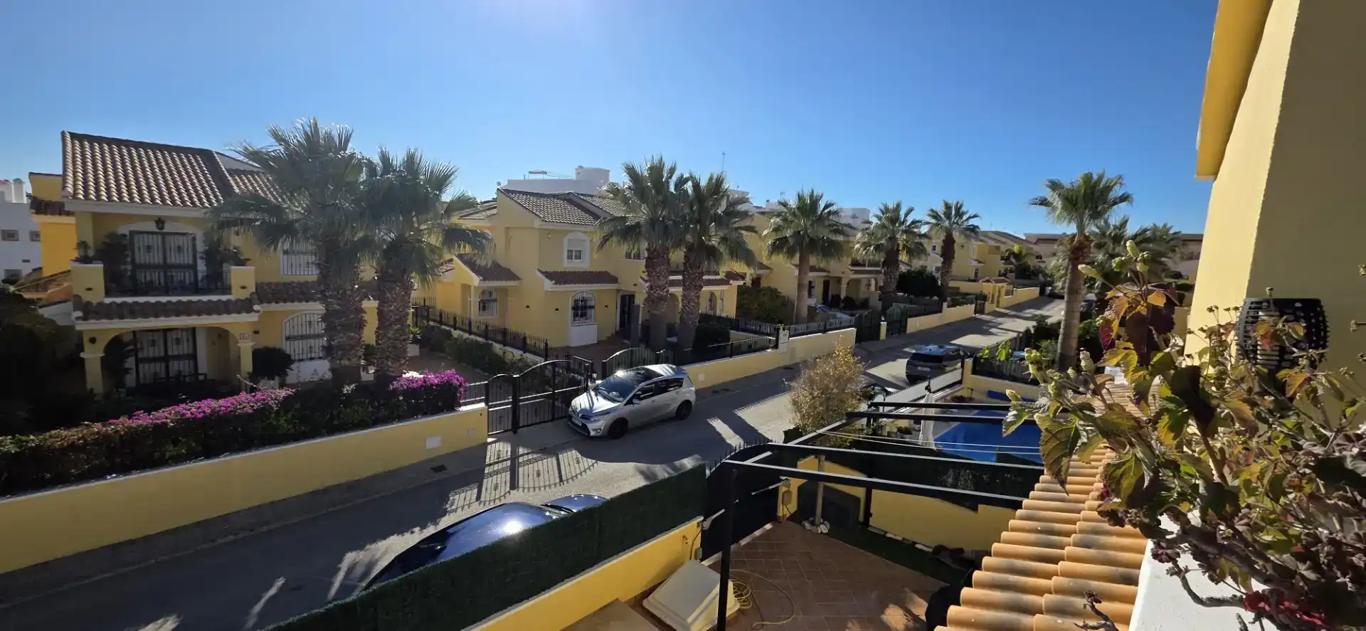 Vista exterior de Casa o xalet en venda en Orihuela amb Aire condicionat, Piscina i Balcó