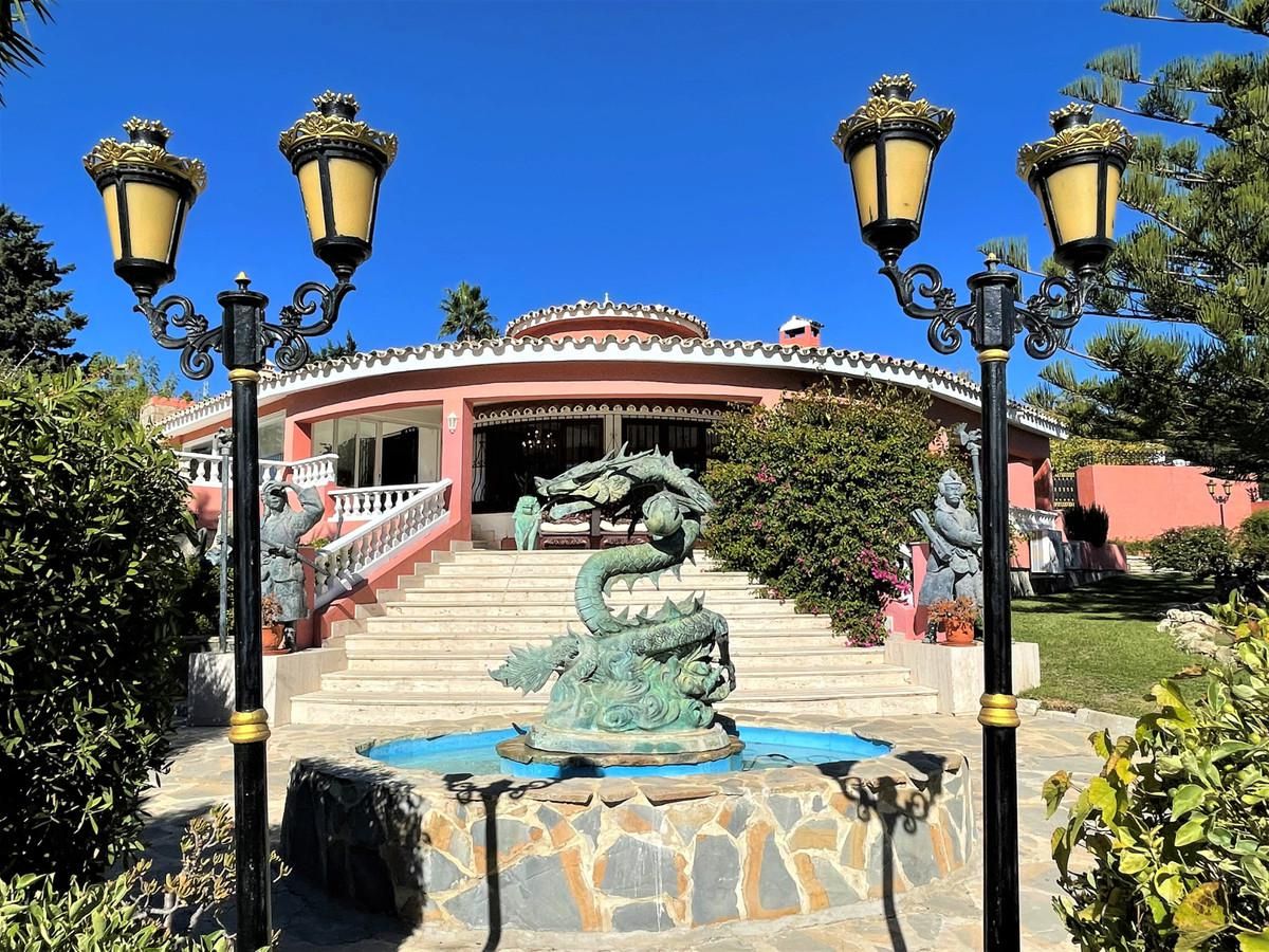 Vista exterior de Casa o chalet en venta en Estepona con Aire acondicionado, Jardín privado y Terraza